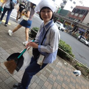 十三間通りのお掃除のおばちゃん?!