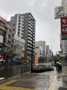 雨の亀戸十三間通り歩行者天国